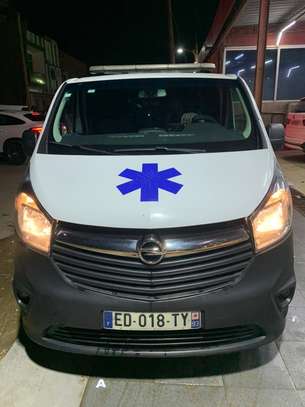 Ambulance Opel vivaro image 2