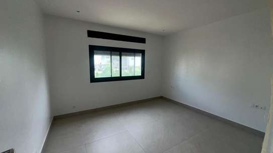 appartement 3 chambres salon aux Almadies image 4