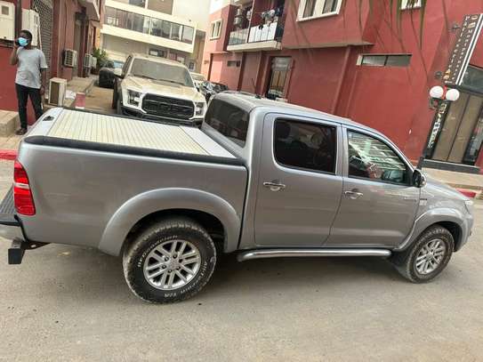 toyota hilux image 1