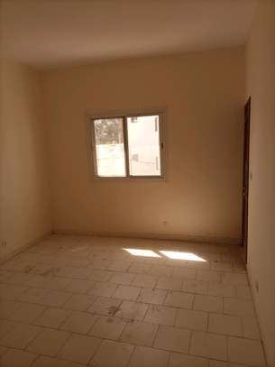 Mermoz appartement neuf de type F3 à louer image 3