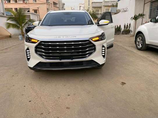 Jetour SUV blanc neuf spacieux moteur 1.5 image 8
