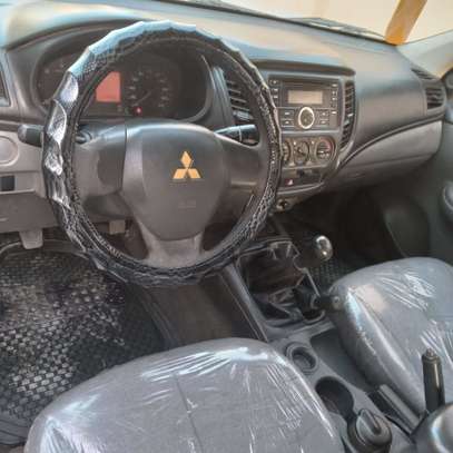 Mitsubishi l200 2019 image 4