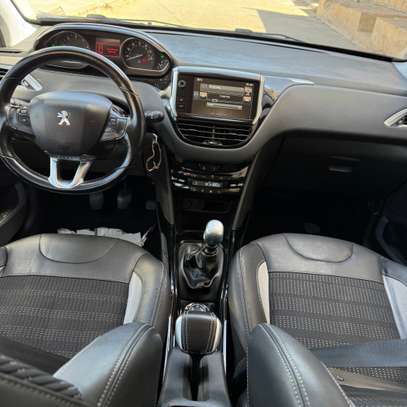 Peugeaut 2008 diesel manuel année 2016 image 9