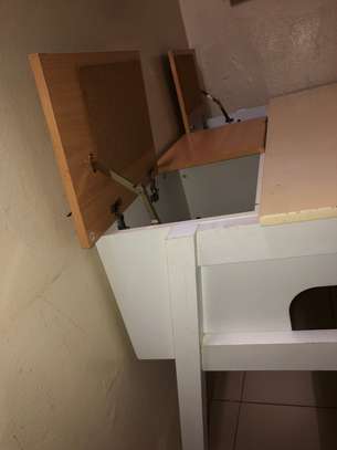 Bureau avec tiroirs et rangement image 5