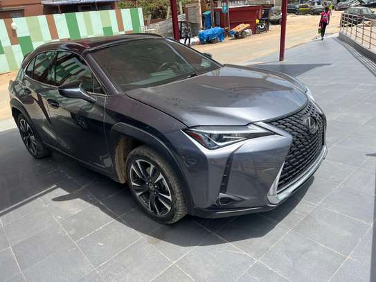 Lexus ux 200 image 3