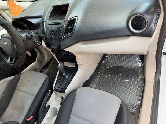 Ford Fiesta 2012 image 8