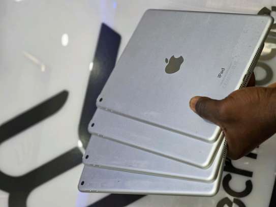 Ipad air 2 image 2