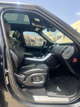 Range Rover sport image 7