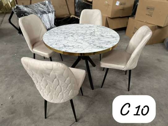 TABLE A MANGER 4PLACES RONDE BEIGE C10 image 1