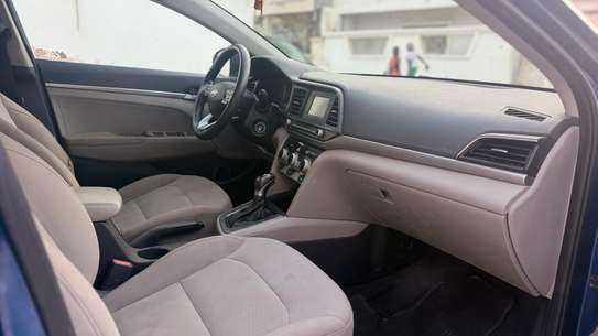 Hyundai Elantra image 4