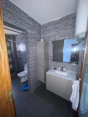 Tres bel appartement de 4 chambres salon a louer aux mamelle image 9