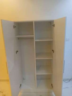 Armoire deux battants blanche en bois tres solide image 2