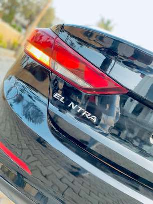 2017 Hyundai Elantra SE From Canada image 6
