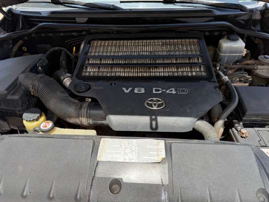Toyota land cruiser image 8