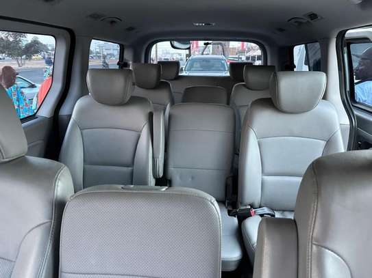 Hyundai Grand Starex 12 places Deluxe image 5
