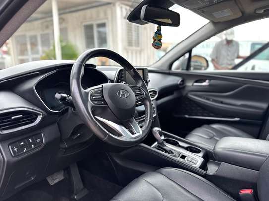 Hyundai Santa Fe Luxury image 11