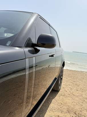 2023 Land Rover P400 image 6