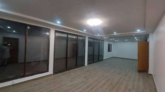 Villa R+2 à louer aux Almadies ! image 2
