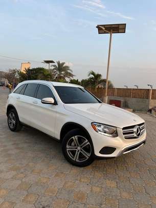 MERCEDEZ BENZ GLC 300 image 12