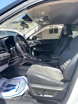 Mitsubishi Outlander image 10