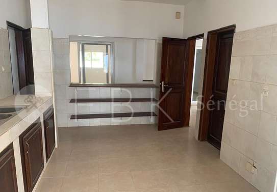 Superbe Villa R+1 avec Piscine et Jardin aux Almadies image 3