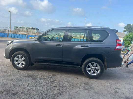 Toyota Prado image 3