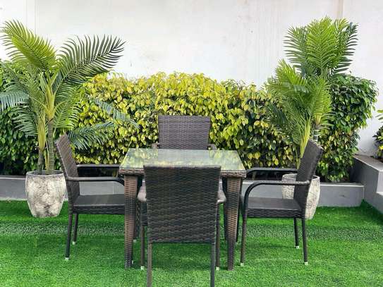 Table 4 chaise image 4