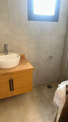 Appartement 3 chambes salon derrière Onomo (150m2) image 2