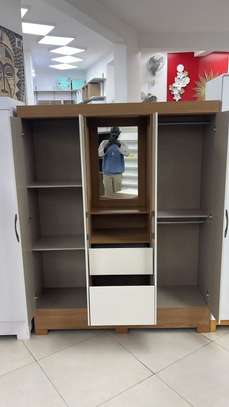 Armoire blanche 6 portes 4 tiroirs bois robuste image 7