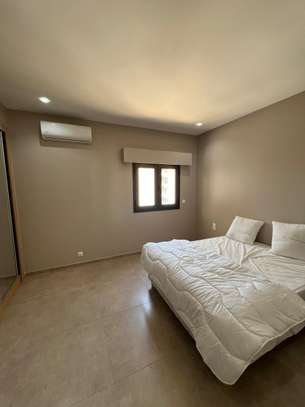 Penthouse de 460 m² F5 à louer à Mermoz image 3