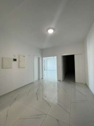 F4 Haut standing de 245 M² à louer au point e image 15
