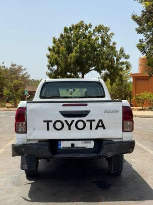 LOCATION TOYOTA HILUX PICK UP image 3