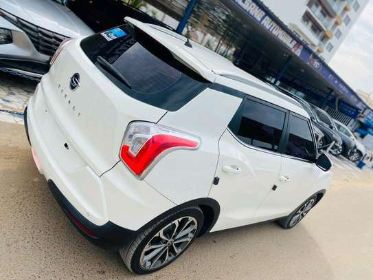 Ssangyong tivoli 2017 image 4