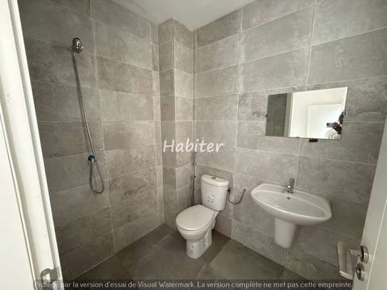 Appartement de type F4 à louer au point E image 9