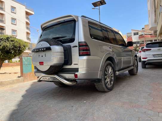 mitsubishi pajero image 2