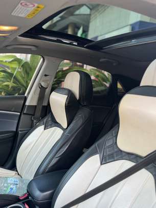 Hyundai Elantra GT image 3