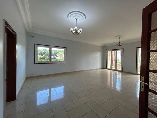 Grande villa aux Almadies pour habitation ou bureaux image 14