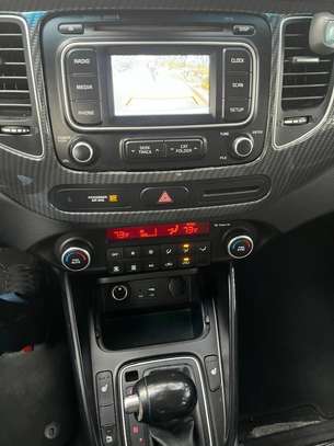 Kia rondo image 6