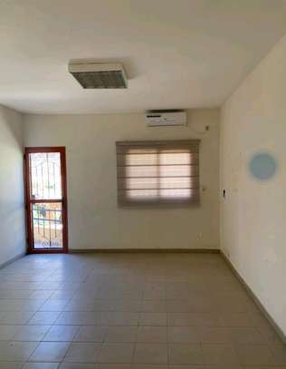 Mermoz vdn Villa R+1 à louer image 6