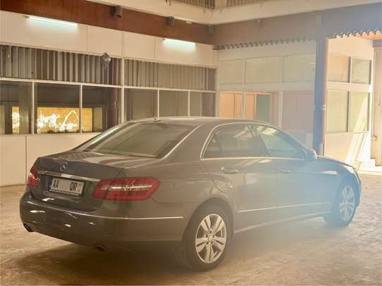 Mercedes E350 Elegance image 2