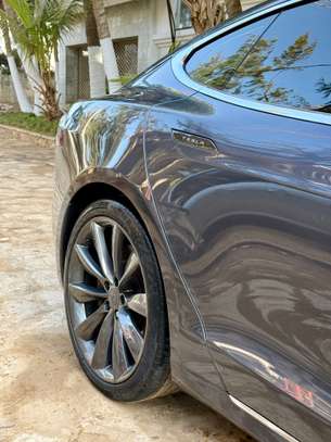 Tesla model s image 9