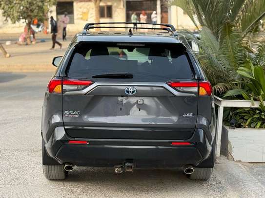 Toyota RAV4 2021 image 2