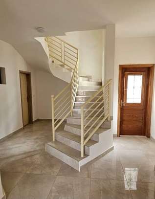 Villa à vendre F4 à Zac Mbao Cite Khalifa image 9