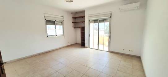 Cité Africa Grand F4 avec Vue sur mer- proche Corniche image 11
