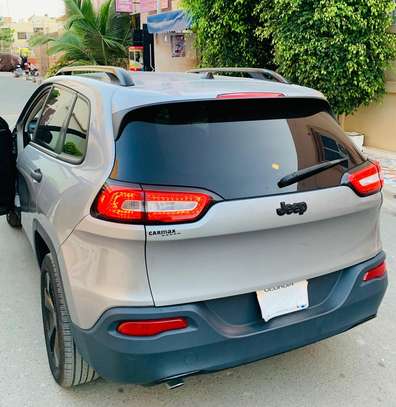 Jeep Cherokee 4x4 SUV Gris Argenté Jantes Noires image 2