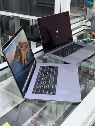 MacBook Pro 2018 i9 image 2