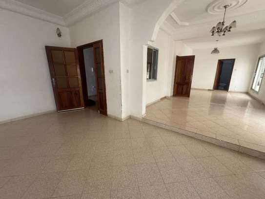 Villa à vendre aux Almadies juste derrière Philippe Moris image 2