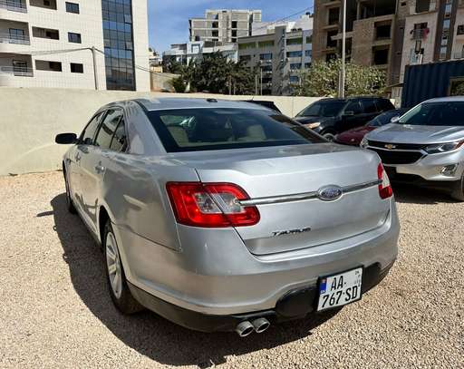 Ford Taurus image 6