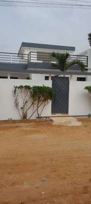 villa entièrement meublée à vendre image 9