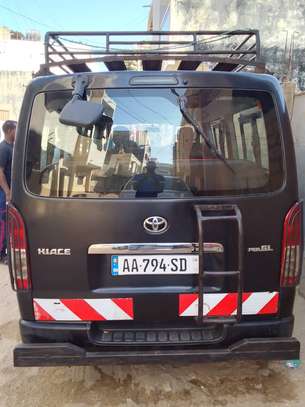 TOYOTA HIACE image 2